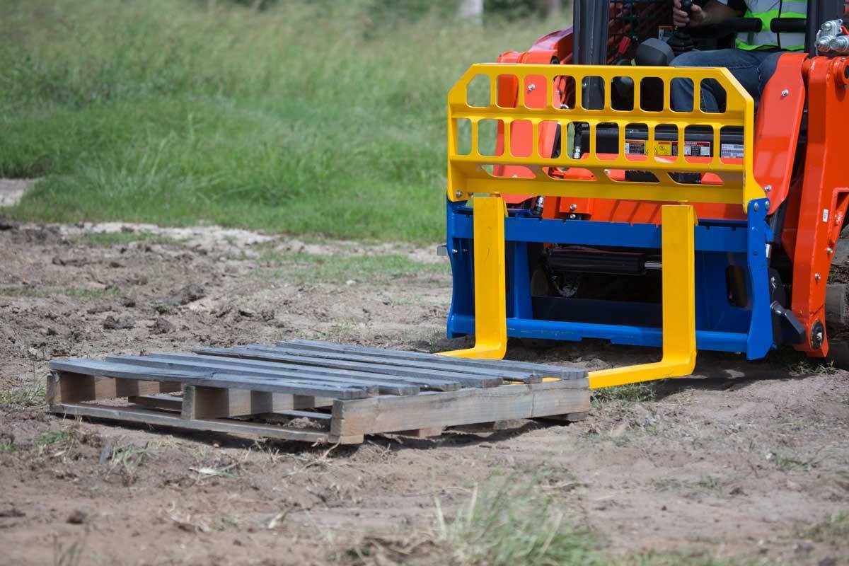 Auger Torque pallet forks with brick guard